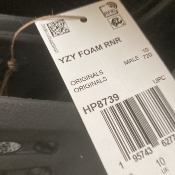 Brand new never worn in a box, they say to size up but they’re true to size -10 - Picture 4 of 5